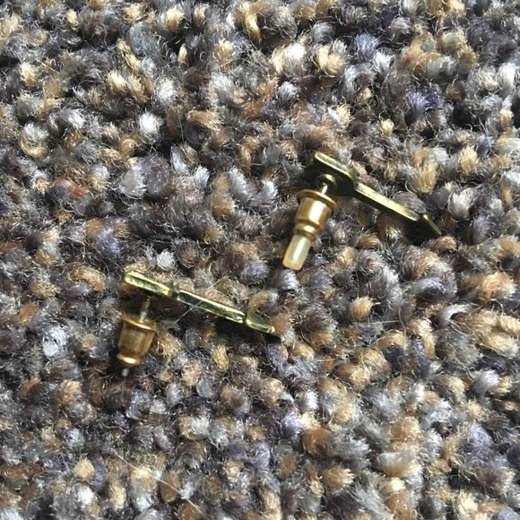 NWOT Golden Arrow Earrings - Picture 4 of 7